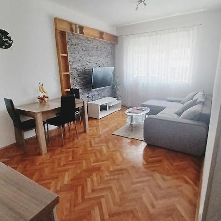 Apartman Dora Apartment Пула Екстериор снимка