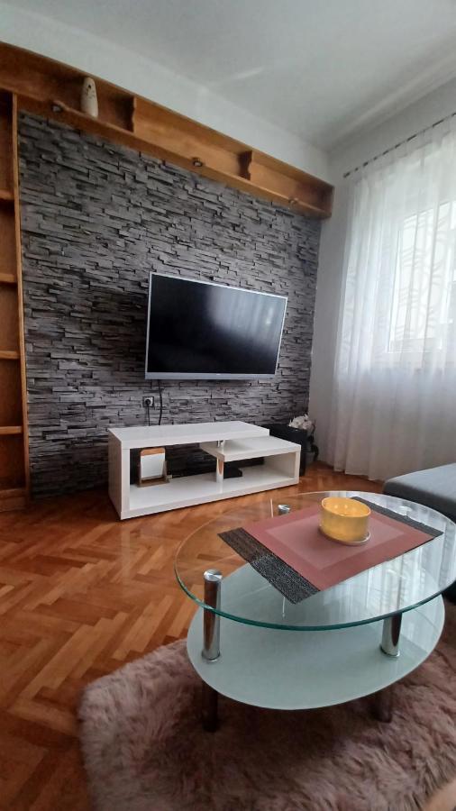 Apartman Dora Apartment Пула Екстериор снимка