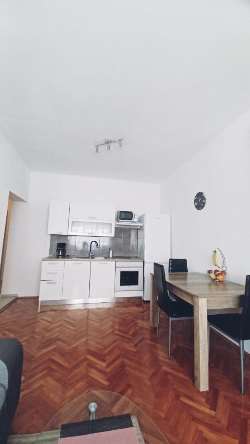 Apartman Dora Apartment Пула Екстериор снимка