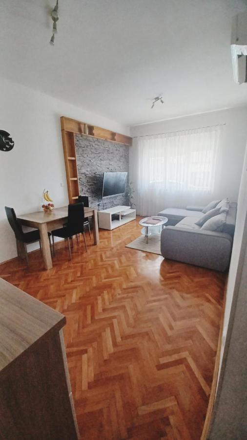 Apartman Dora Apartment Пула Екстериор снимка