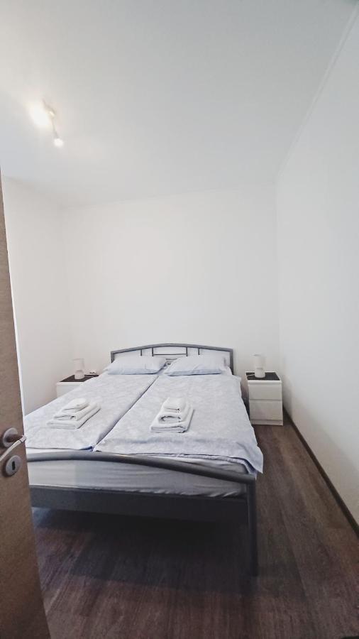 Apartman Dora Apartment Пула Екстериор снимка